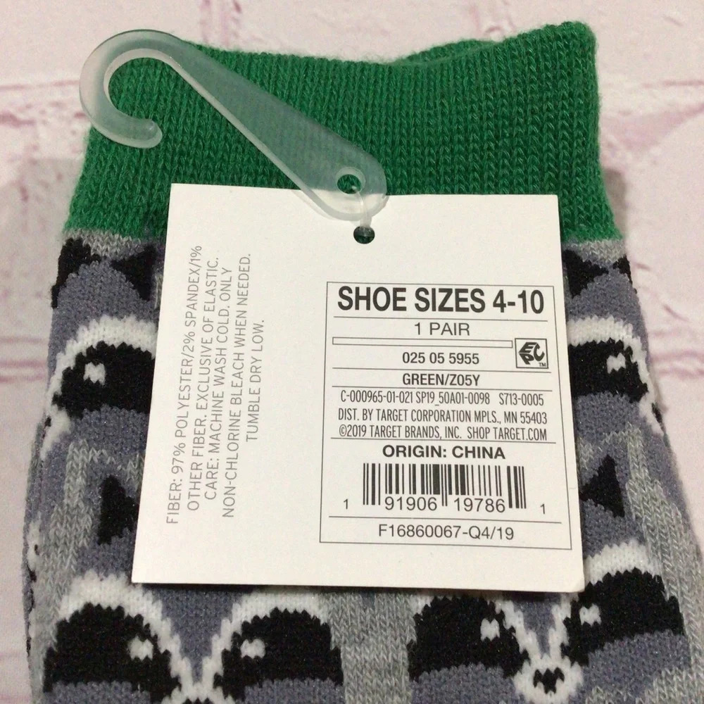 St. Patrick’s Day Raccoon Sparkly Leprechaun Hat Crew Socks - NWT - Picture 3 of 3